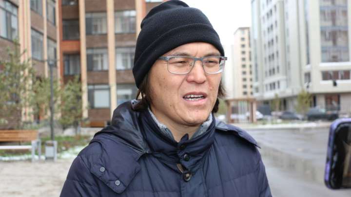 Азаматхан Амиртай ударил по коррупции пластиковой бутылкой