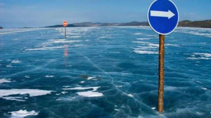 Трактор құлаған мұз өткелде көлік қозғалысы басталды