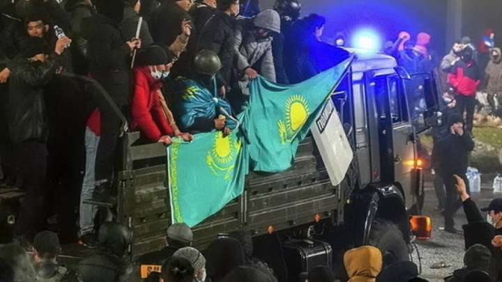 Страх, жалость и злость: соцопрос об отношении граждан к Январским событиям