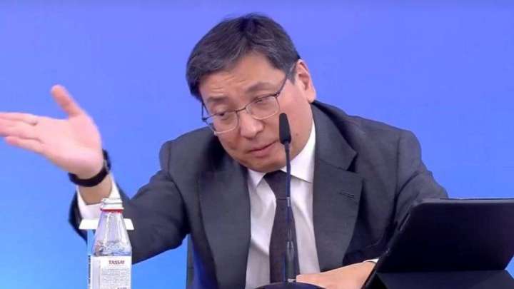 Что успел потрогать Ерболат Досаев?