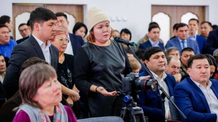 Автобустар, ауыз су, аулалар: тұрғындар Астана әкімімен кездесуде не сұрады