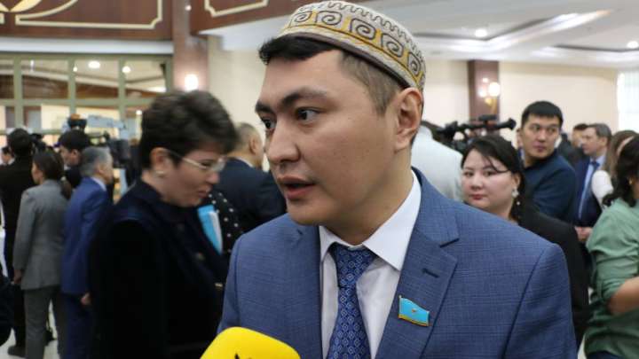 «Депутаты, выходите!» Как открывали сессию парламента