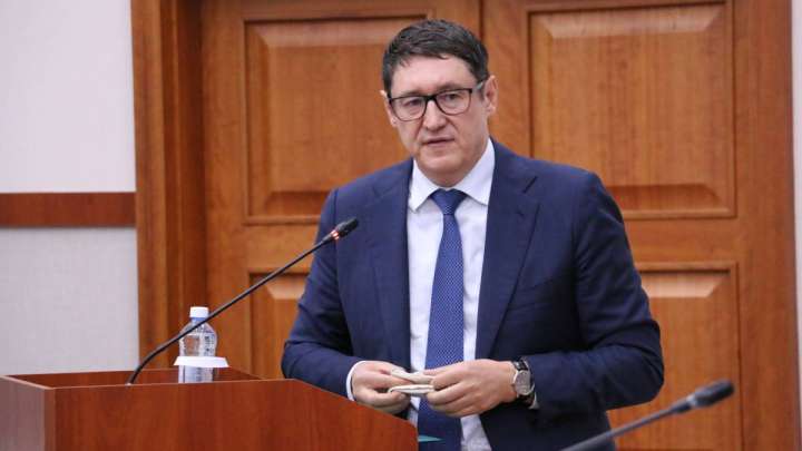 Министра Алмасадама Саткалиева заставили потерять энергию
