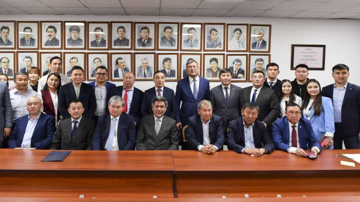 Бердіқұлов мектебінің түлектері