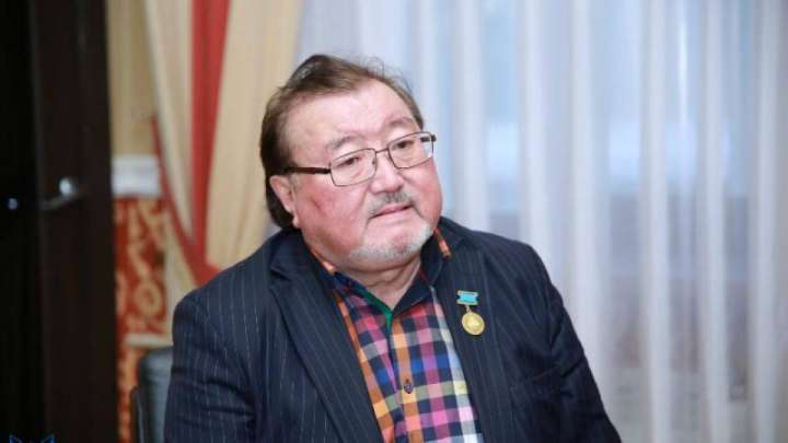 Ұлықбек Есдәулет Жазушылар одағы төрағалығынан бас тартты 