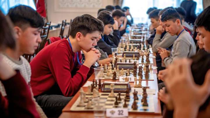 Чемпион шахматшылар жарыс көркін қыздырды