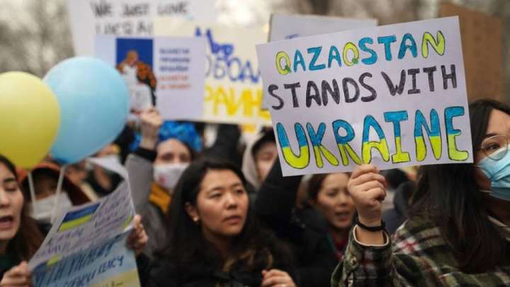 Растет тревога. Казахстанцы изменили мнение о войне в Украине