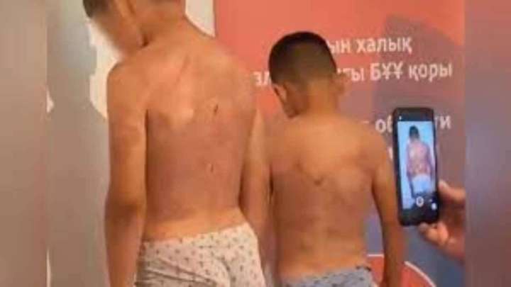 Мешіт қызметкері балаларды үйіне апарып, соққыға жыққан