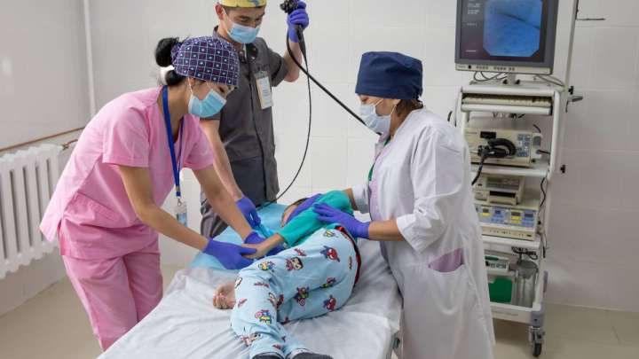 Эндоскопист дәрігер: Ата-ана салғырттығынан өңешін күйдірген балалар көбейді