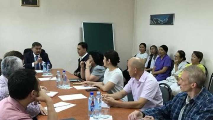 Министр Молекулалық биология және Биохимия институтының ұжымымен кездесті