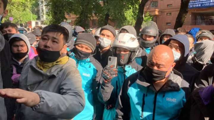 В Астане митинговали курьеры «Яндекс»