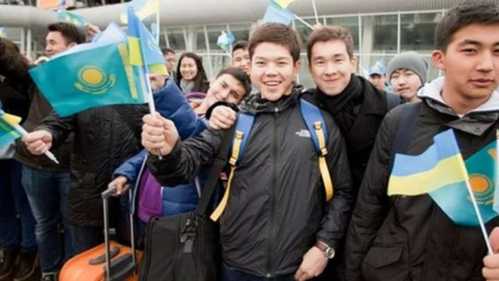 Почему молодые казахстанцы хотят стать юристами и дипломатами?