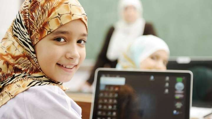 Школьниц в платках снова не допускают к учебе в Казахстане