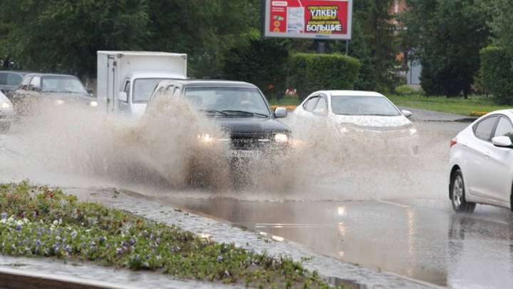 Жаңбырдан соң Астананы тағы да су басып қалды  