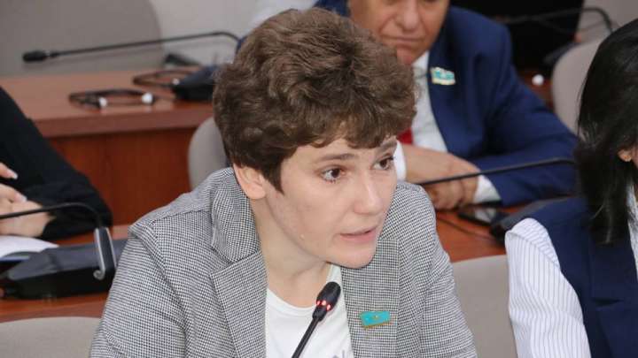 Как удержать казахстанцев от соблазна взять кредит, придумали депутаты