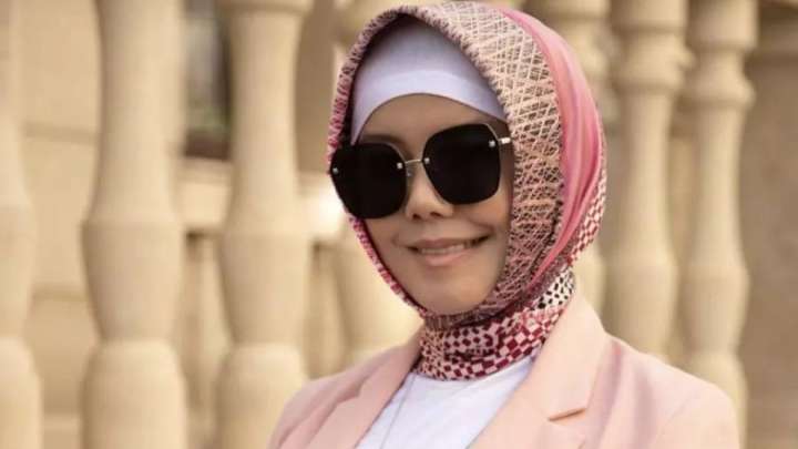 Меккеде садақа сұраған блогердің көздегені не?