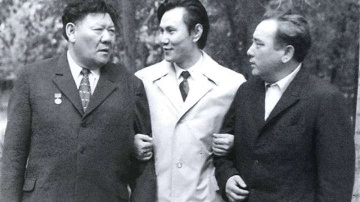 «Халық жазушысы». Шатаққа толы атақ қайта оралды!