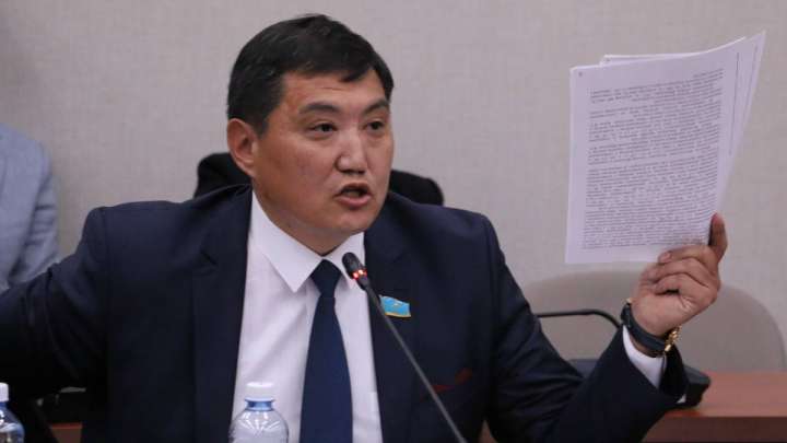«Неэтичный» Базарбек: Акимы снова раздают земли олигархам