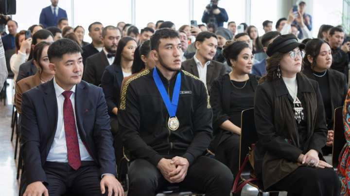 Министр Димаш Құдайбергенді жастарға үлгі етті