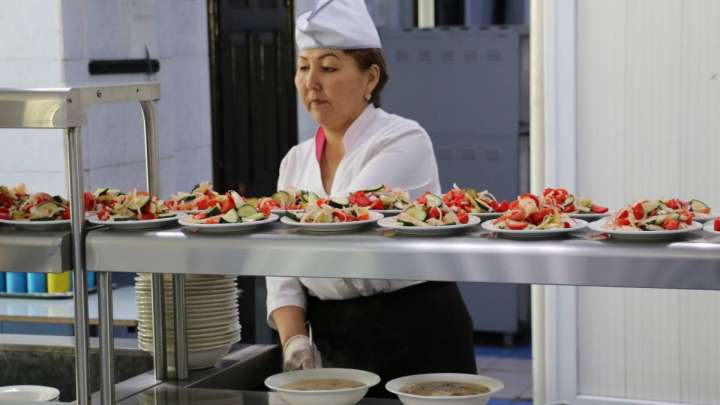 Внезапных проверок в столовых, где питаются дети, не будет – Смаилов