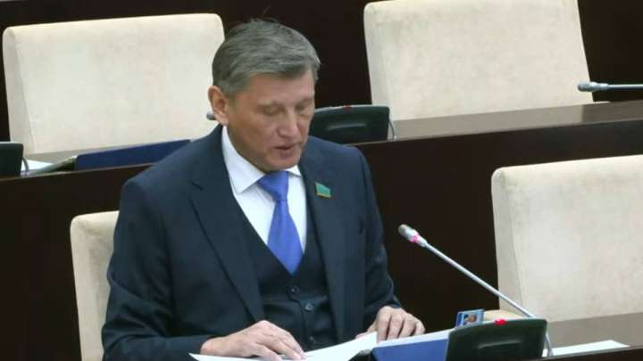 Корректировки ценностей казахстанцев потребовал депутат