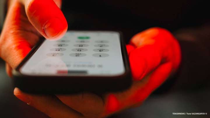 Базы номеров казахстанцев продают в сети: заявление Минцифры