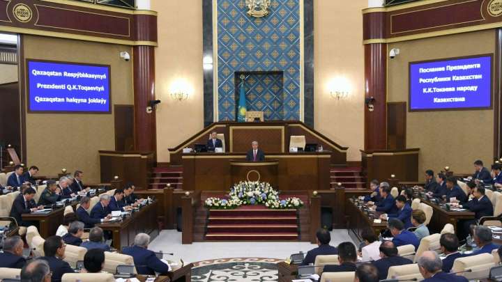 Низкое доверие госинститутам в Казахстане зафиксировали социологи