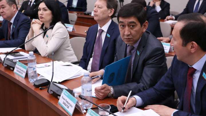 Депутаты взбунтовались против сокращения своих полномочий