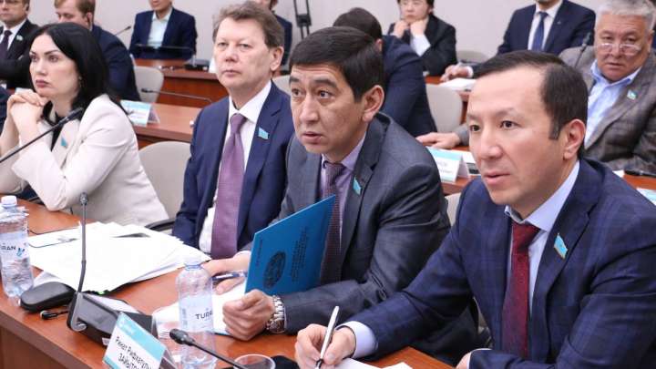 Мужчин надо понять! Депутаты обсуждают закон о правах женщин и безопасности детей