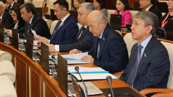 За Бектенова проголосовали не все депутаты