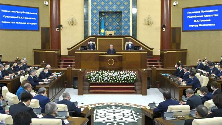 Экс-депутат мәжілісмендердің тәртібін сынады