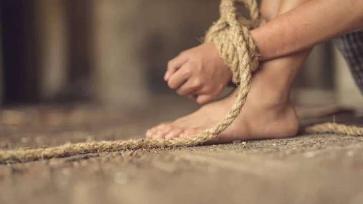 Балаларды құлдықта ұстаған әйел қамауға алынды