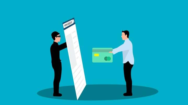 Салық органының қызметкері тұрғындарға микро-несие рәсімдеп, өзінің шотына аударып отырған