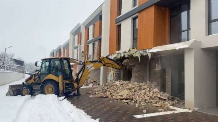 Алматыда тұрғын үй кешенінің бірін сүру жұмысы басталды