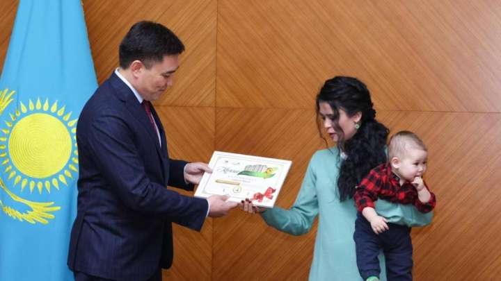 Шымкентте алты баланы өрттен құтқарған тұрғынға баспана берілді