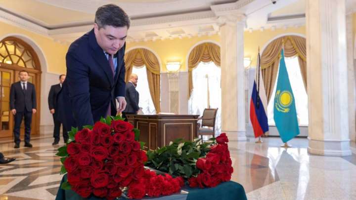 Премьер-министр Бектенов Ресей елшілігіне көңіл айта барды