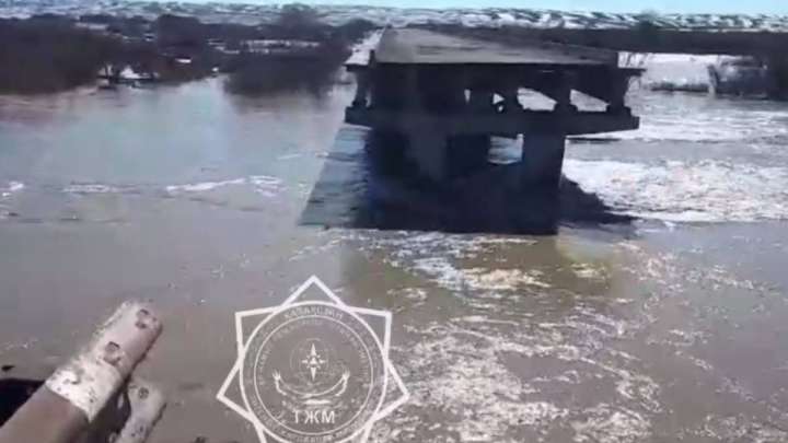 Абай облысында көпірді су шайып кетті