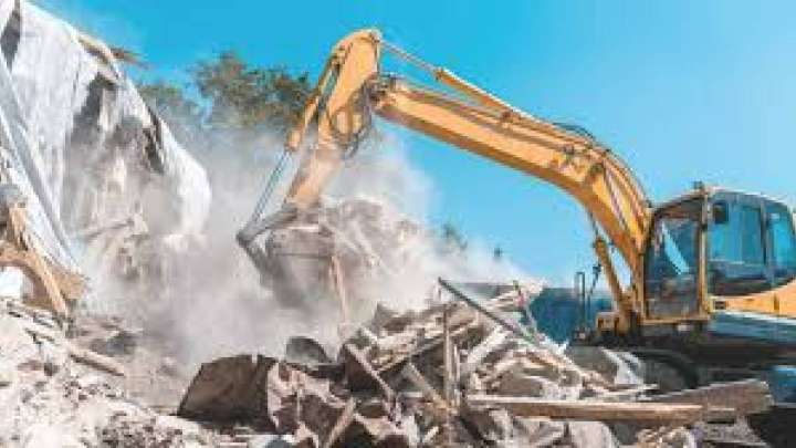 Алматыда таулы аймаққа заңсыз салынған ғимараттар сүріліп жатыр