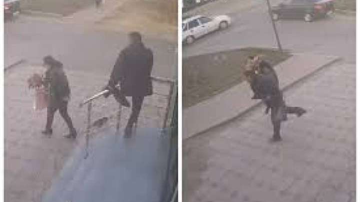 Шымкентте белгісіз ер адам тал түсте әйелді теуіп, бетінен ұрған