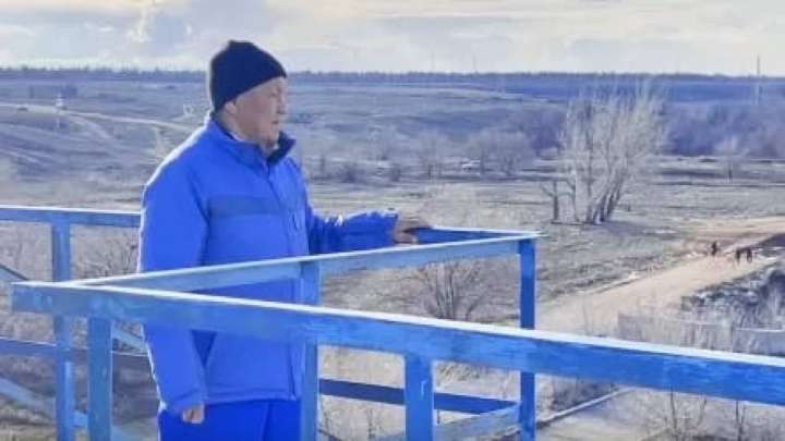 Ақтөбелік краншы зейнеткер туған қаласын қауіптен қалай құтқарды?