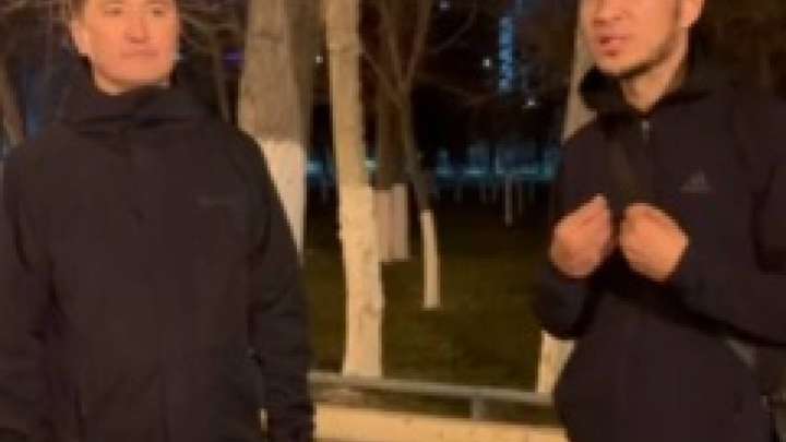 «Атырау әкімінің орынбасары су жаңа көлік таңдап жүр»: Видео жариялаған блогер кешірім сұрады