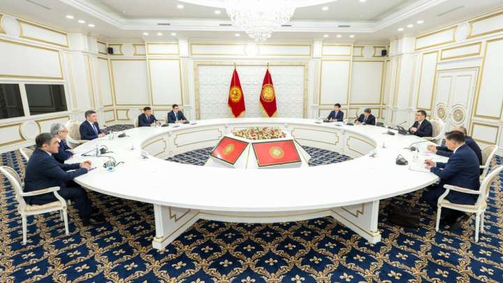 Тоқаевтың тапсырмасы: Олжас Бектенов жұмыс сапарымен Бішкекке барды