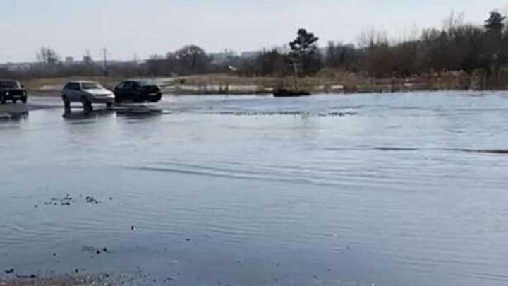 Петропавлда Есіл өзені тасып, «Новосібір-Челябі» тас жолын су басты