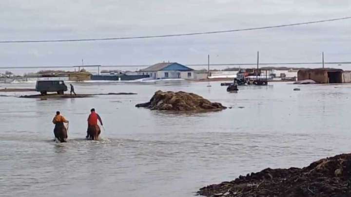Су тасқыны: Үкімет Арқалықта баспанасынан айырылғандар үшін 405 млн теңге бөлді