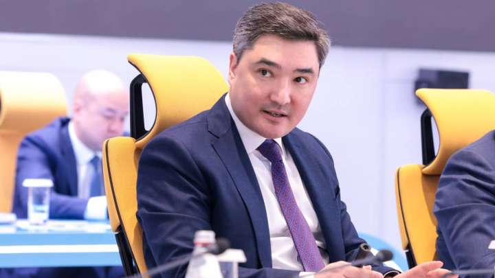 Бектенов тауар өндірушілерді қолдау және тасқынды болжаудың цифрлық құралдарымен танысты