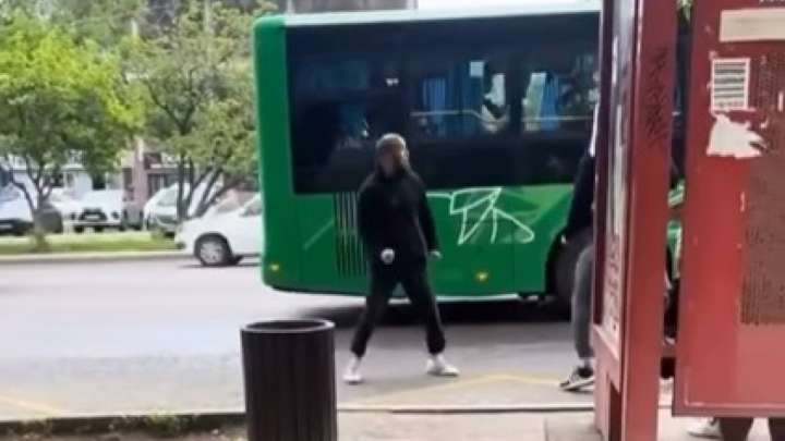 Алматыда есірген жігіт жұрттың мазасын алды