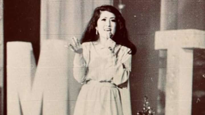 «Жастық шақтың символы». Мақпал Жүнісова сахнаның сәніне айналған сәттерін көрсетті