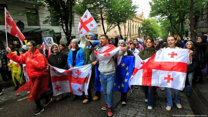 «Шетел агенті» туралы заң: Грузиядағы халық толқуы үдеп барады