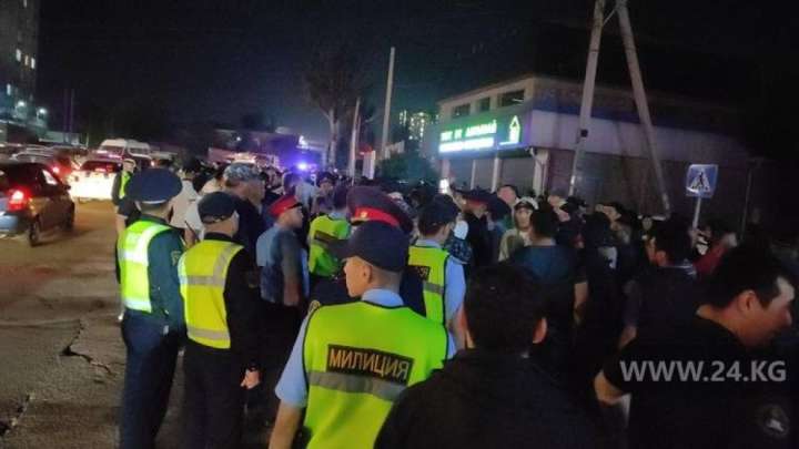 Шетелдіктердің бұзақылығынан кейін Бішкекте жаппай наразылық өтті