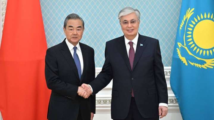 Тоқаев Қытайдың Сыртқы істер министрін қабылдады